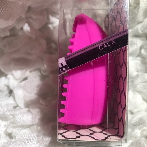 Urban studio pink makeup Brush Scrub - Picture 3 of 6